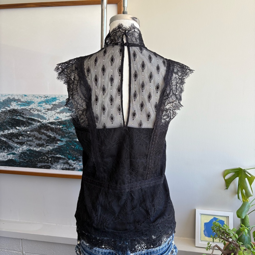 Elegant Black Lace Sleeveless Top - Picture 4 of 5